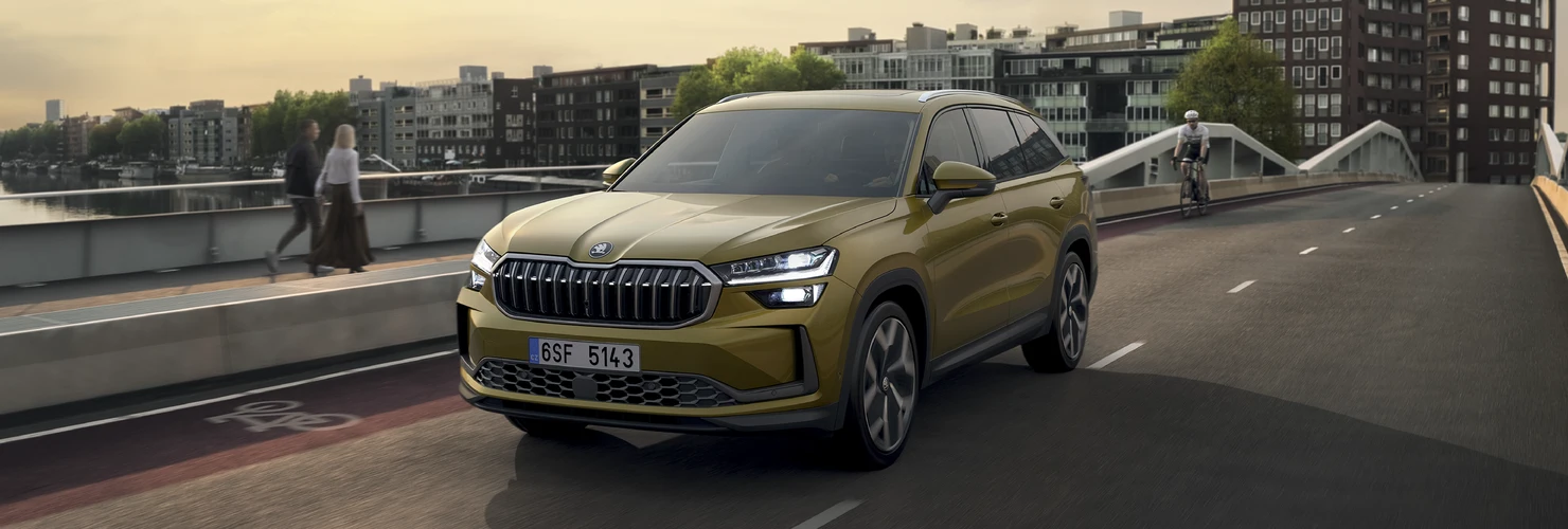 Škoda Kodiaq 2.0 TSI Engine — Driving on Bridge